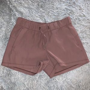 lululemon on the fly short 2.5 inch